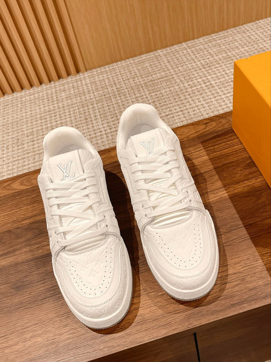 Couple's ๐๐ฟ๐ฎ๐ถ๐ป๐ฒ๐ฟ series latest sports shoes