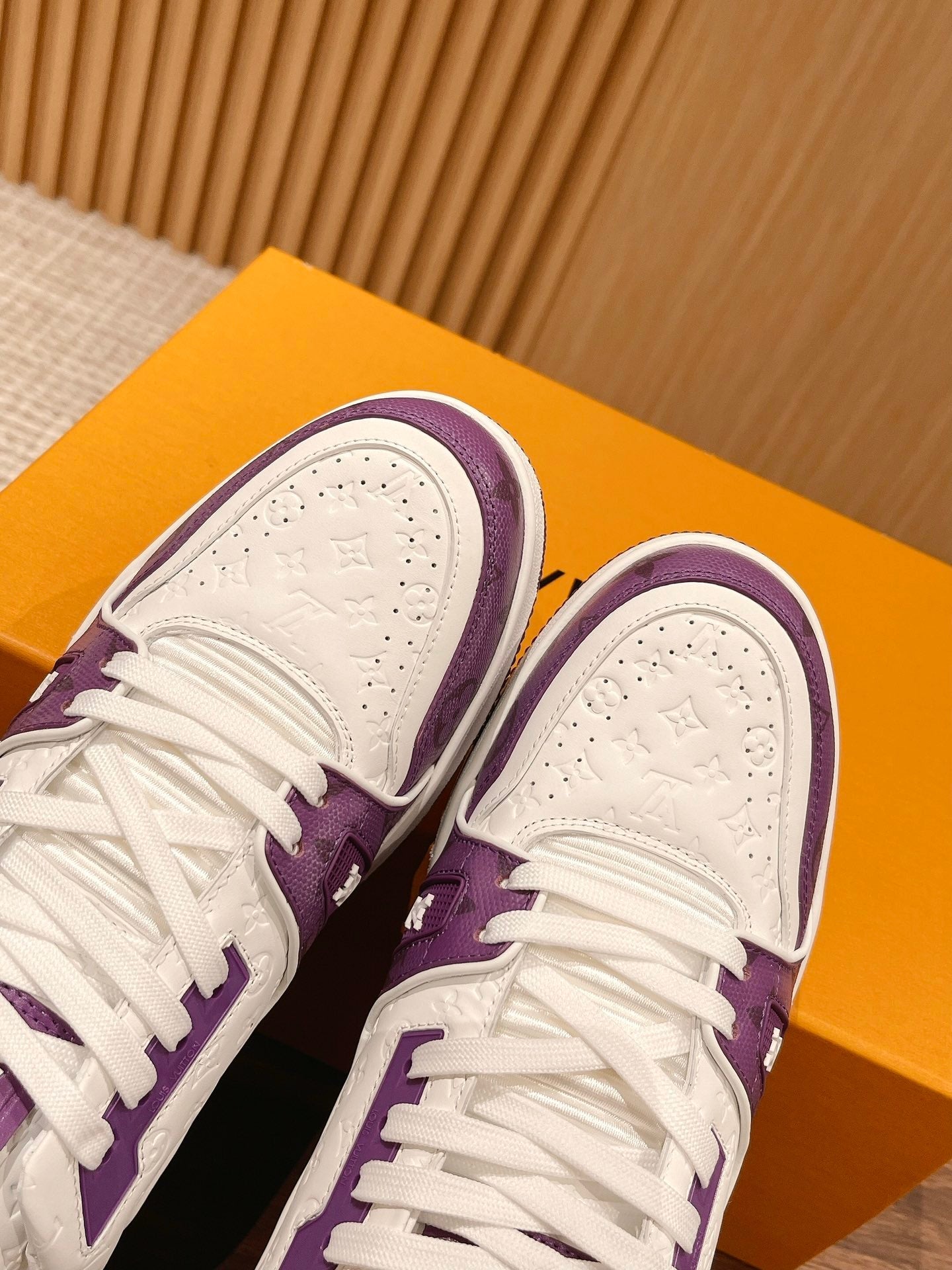 Couple's ๐๐ฟ๐ฎ๐ถ๐ป๐ฒ๐ฟ series latest sports shoes