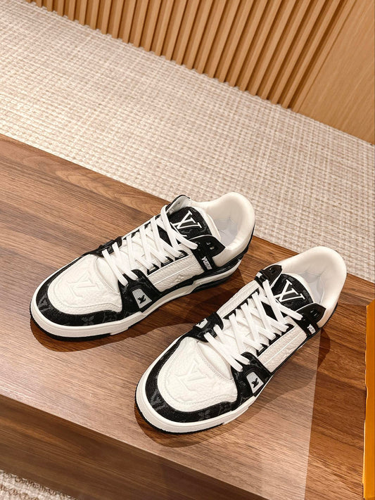 Couple's ๐๐ฟ๐ฎ๐ถ๐ป๐ฒ๐ฟ series latest sports shoes