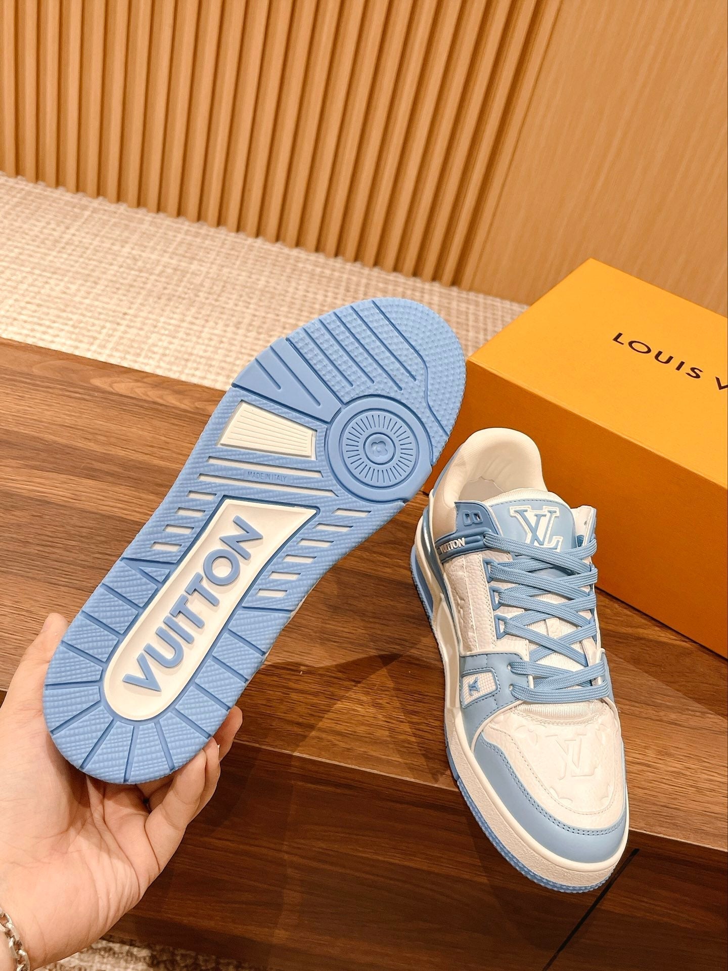 Couple's ๐๐ฟ๐ฎ๐ถ๐ป๐ฒ๐ฟ series latest sports shoes