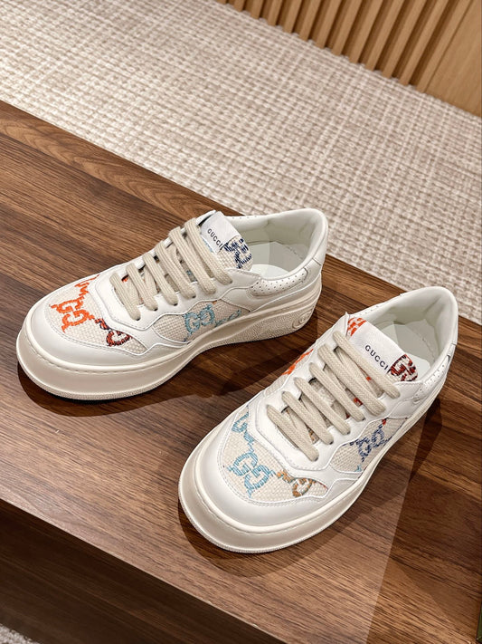 Couple's ๐๐ก๐ฎ๐ง๐ค๐ฒ latest biscuit shoes