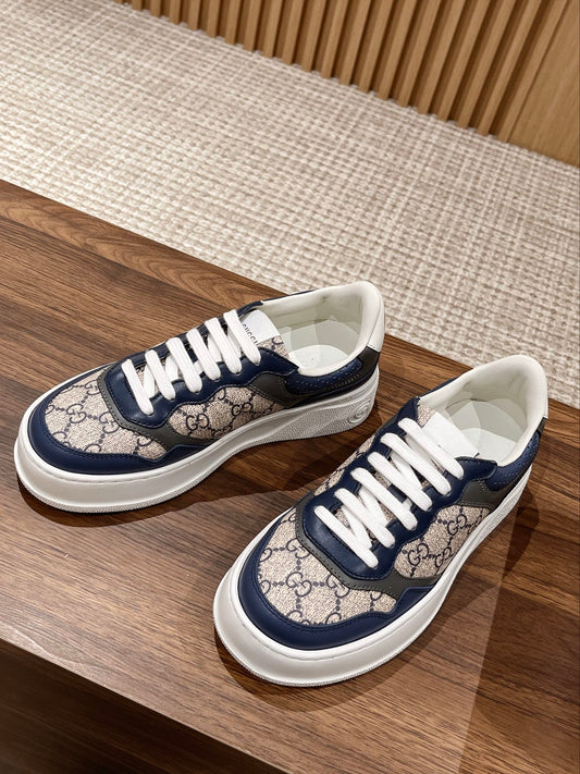 Couple's ๐๐ก๐ฎ๐ง๐ค๐ฒ latest biscuit shoes