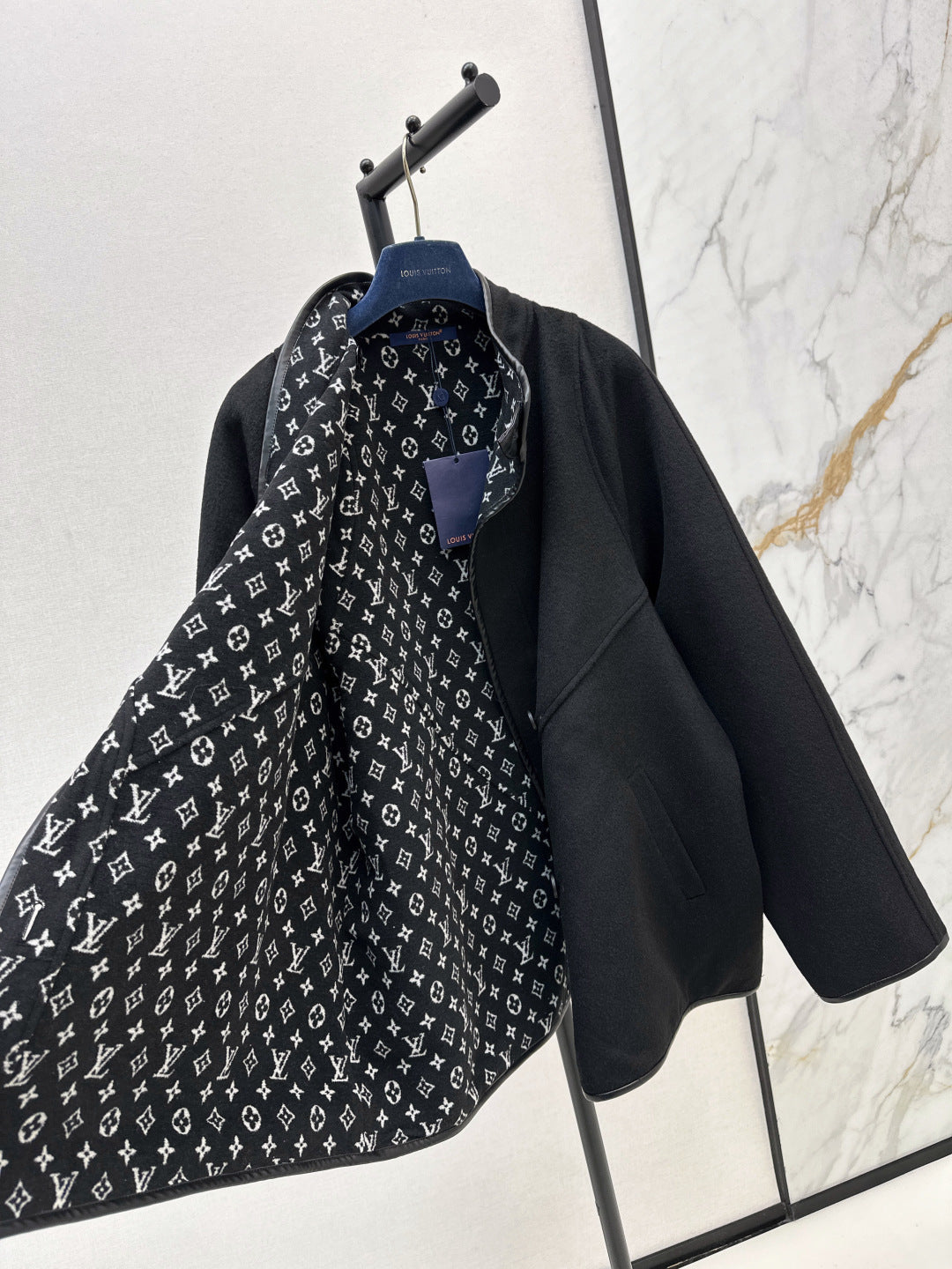 Louis 25fw Cropped Cape Coat