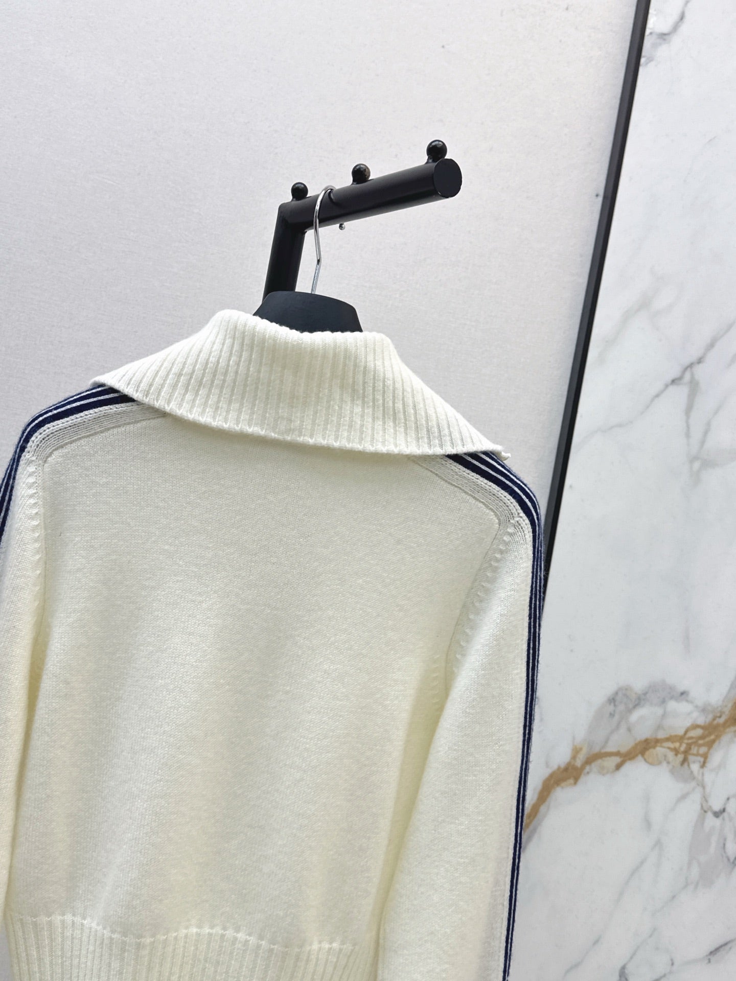 CD NEW knitted sweater