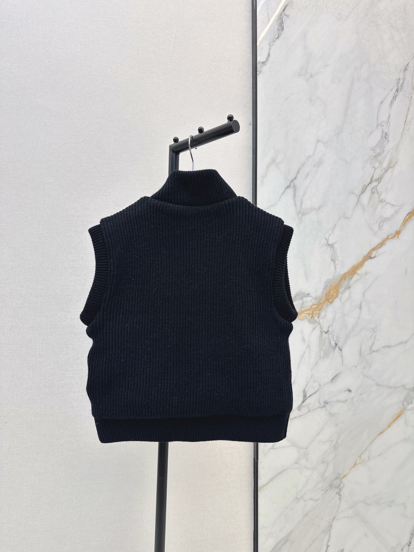 Herm NEW wool knitted vest