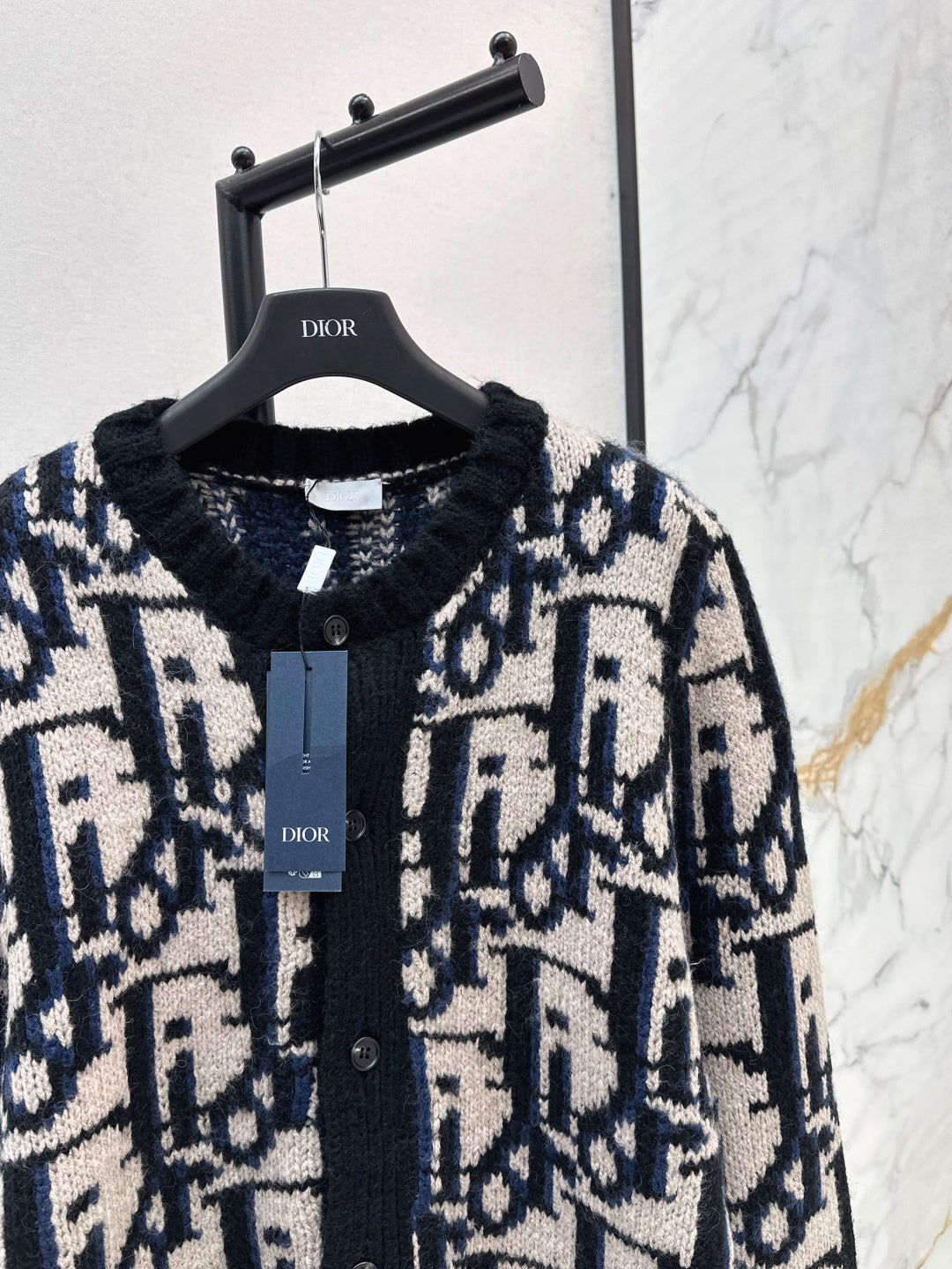 CD New knitted cardigan