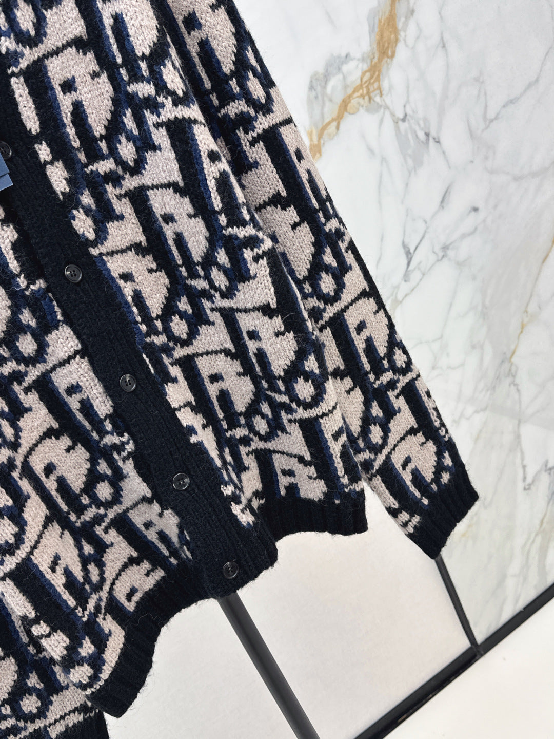 CD New knitted cardigan