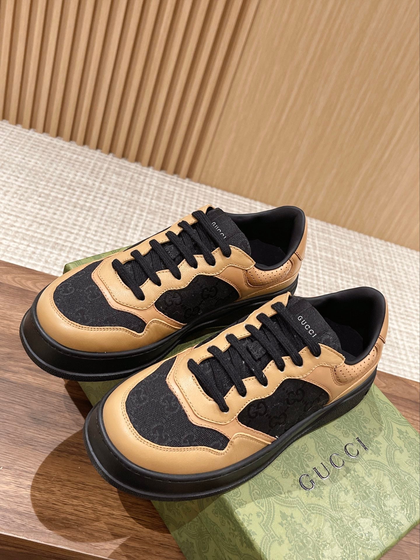 Couple's 𝐂𝐡𝐮𝐧𝐤𝐲 latest biscuit shoes