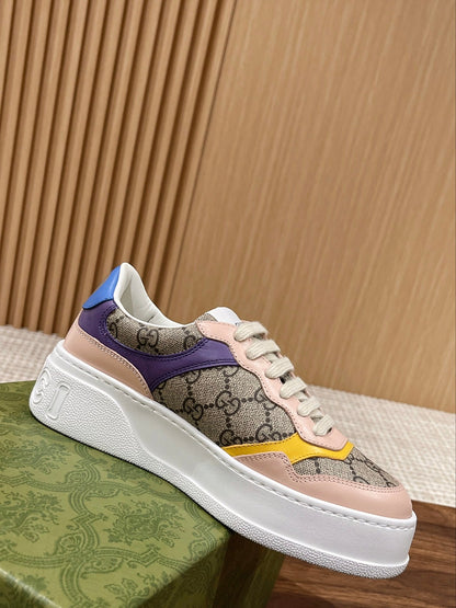 Couple's 𝐂𝐡𝐮𝐧𝐤𝐲  latest biscuit shoes