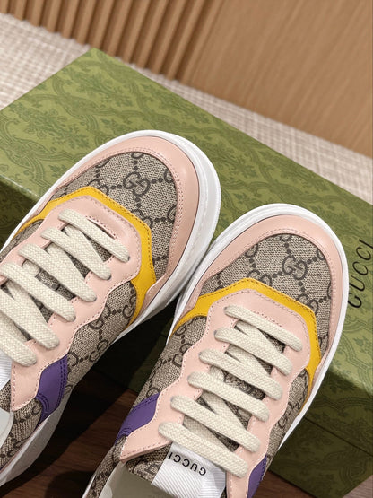 Couple's 𝐂𝐡𝐮𝐧𝐤𝐲  latest biscuit shoes