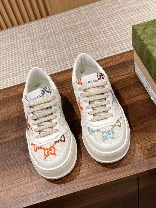 Couple's 𝐂𝐡𝐮𝐧𝐤𝐲  latest biscuit shoes