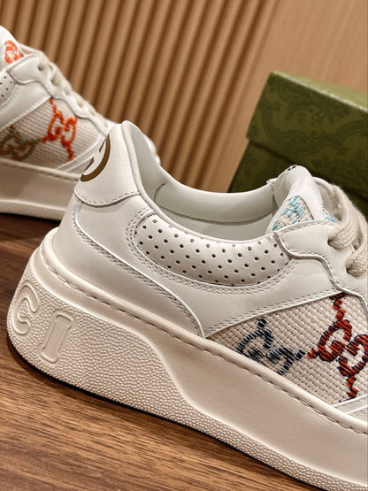 Couple's 𝐂𝐡𝐮𝐧𝐤𝐲  latest biscuit shoes