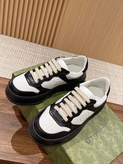 Couple's 𝐂𝐡𝐮𝐧𝐤𝐲  latest biscuit shoes