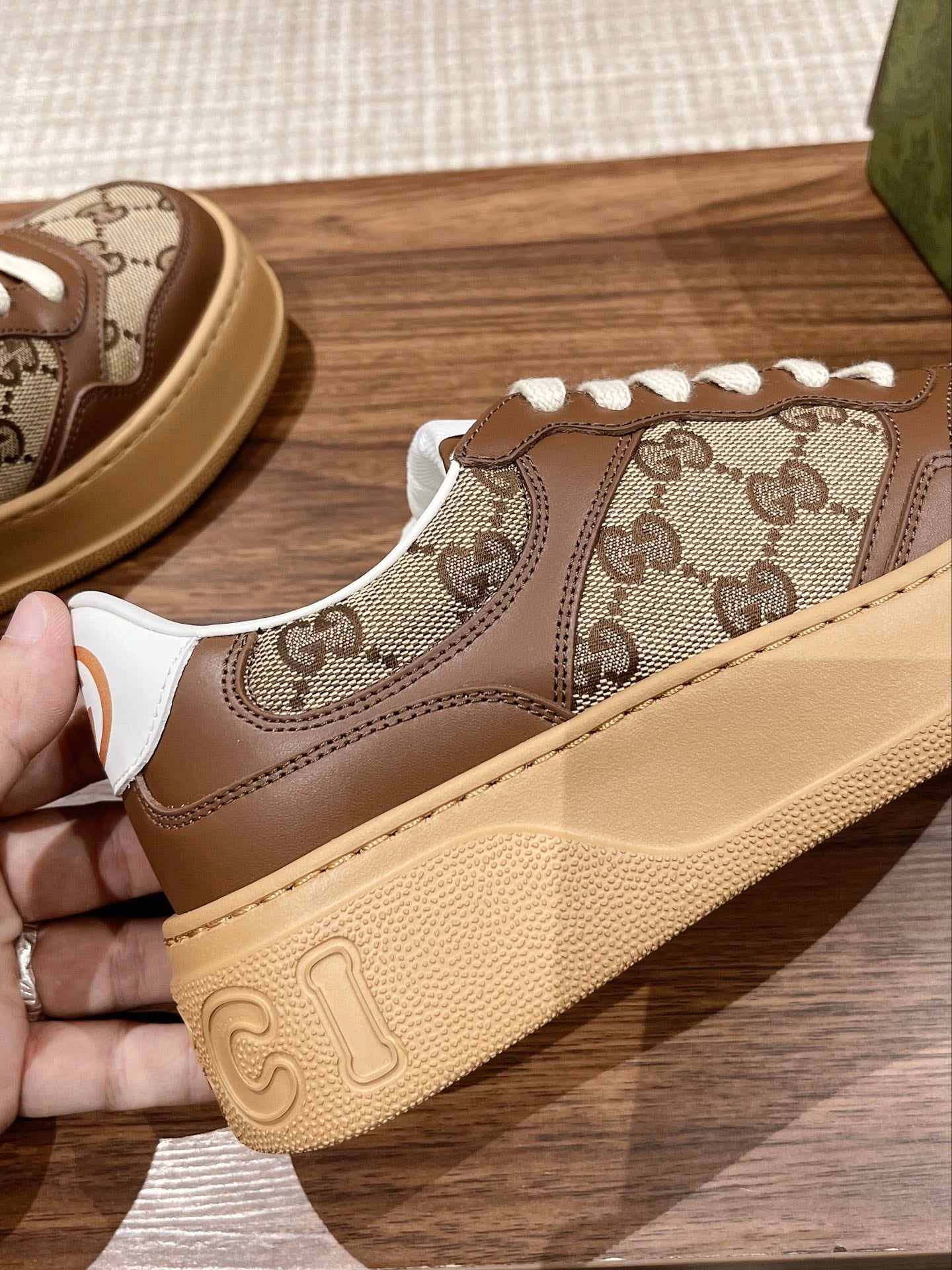Couple's 𝐂𝐡𝐮𝐧𝐤𝐲  latest biscuit shoes