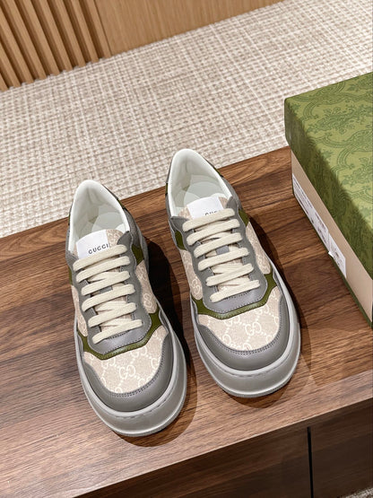 Couple's 𝐂𝐡𝐮𝐧𝐤𝐲  latest biscuit shoes