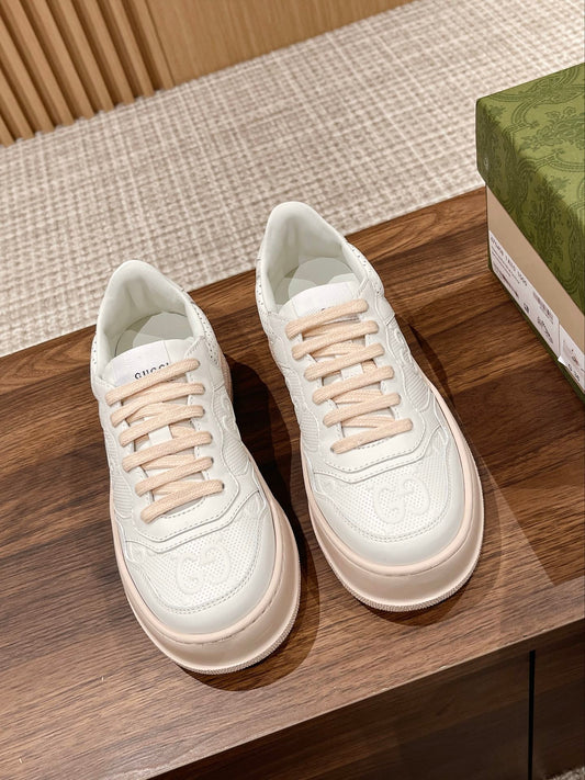 Couple's 𝐂𝐡𝐮𝐧𝐤𝐲  latest biscuit shoes