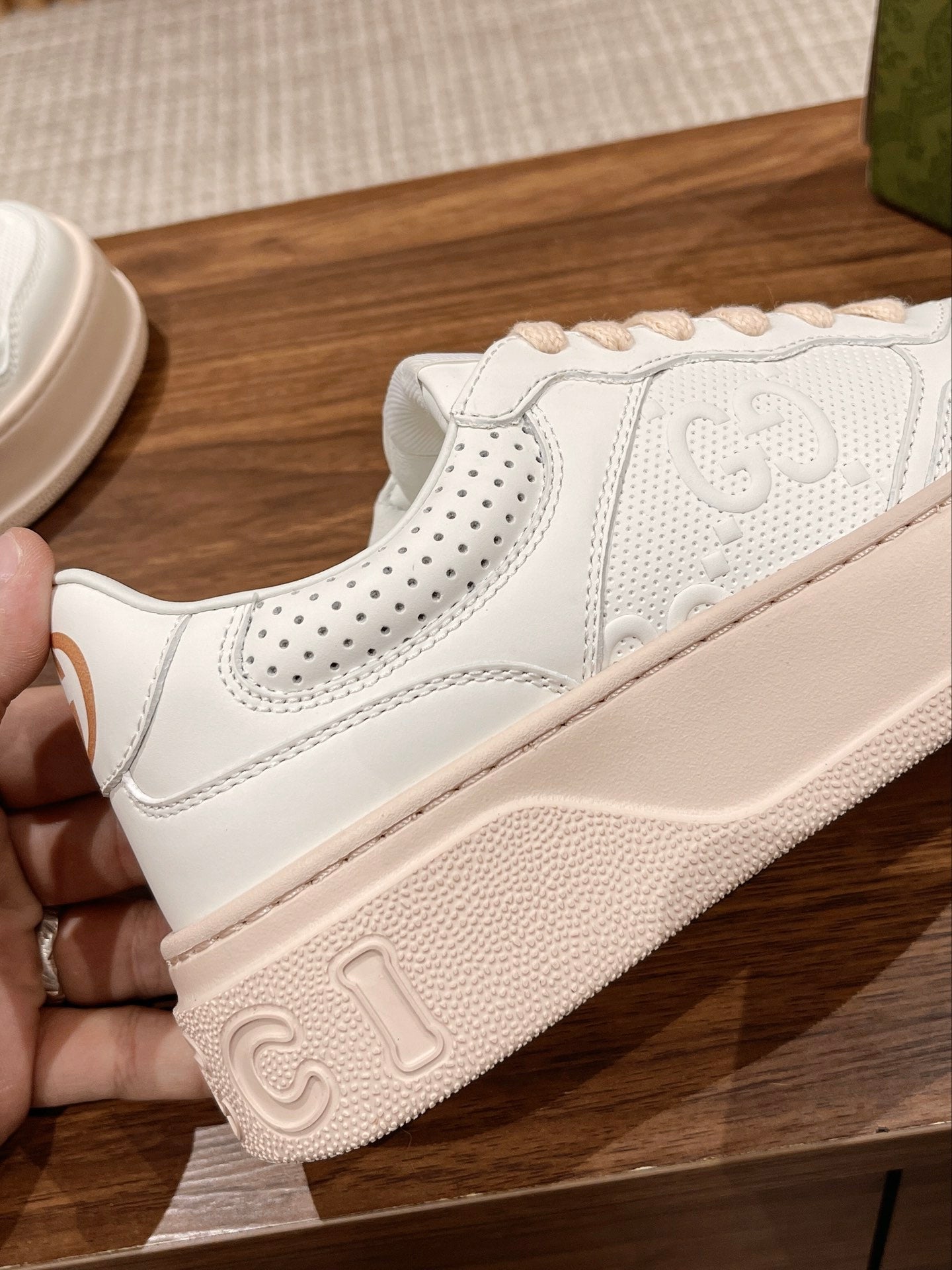 Couple's 𝐂𝐡𝐮𝐧𝐤𝐲  latest biscuit shoes