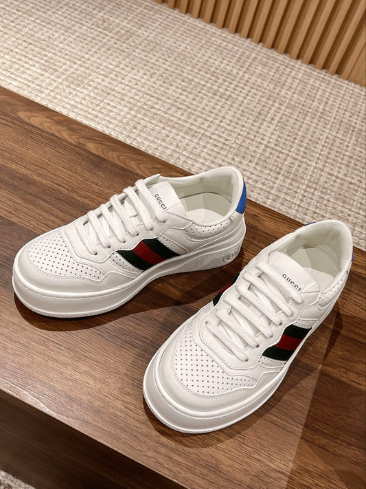 Couple's 𝐂𝐡𝐮𝐧𝐤𝐲  latest biscuit shoes