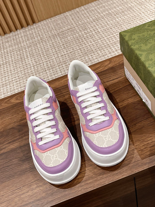 Couple's 𝐂𝐡𝐮𝐧𝐤𝐲  latest biscuit shoes