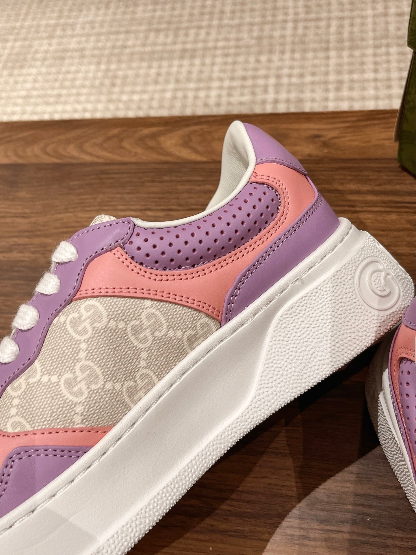 Couple's 𝐂𝐡𝐮𝐧𝐤𝐲  latest biscuit shoes