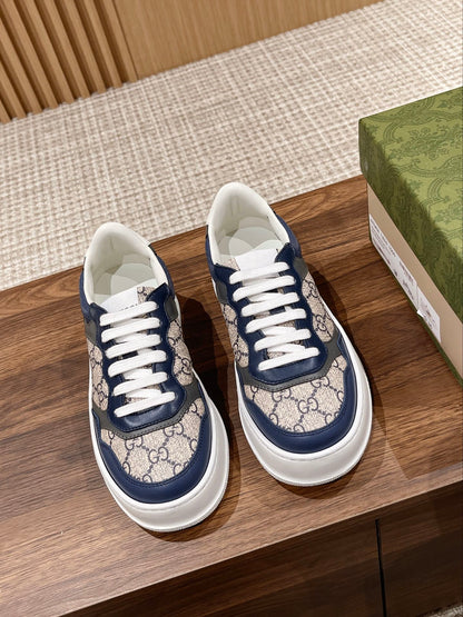 Couple's 𝐂𝐡𝐮𝐧𝐤𝐲  latest biscuit shoes