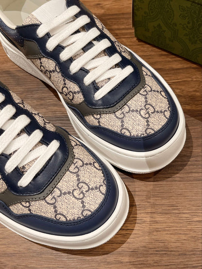 Couple's 𝐂𝐡𝐮𝐧𝐤𝐲  latest biscuit shoes