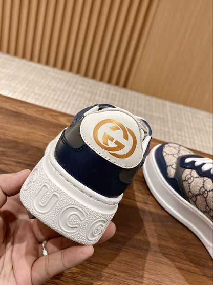 Couple's 𝐂𝐡𝐮𝐧𝐤𝐲  latest biscuit shoes