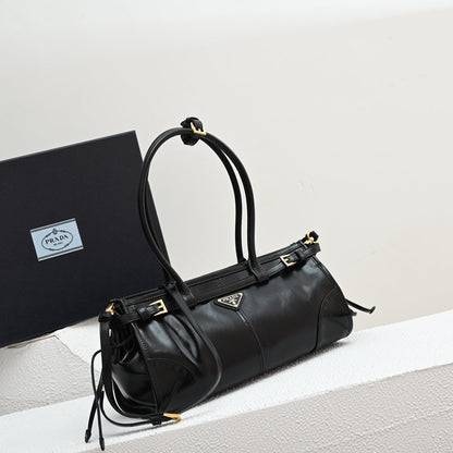 PD LuxSoft Medium leather handbag