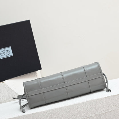 PD LuxSoft Medium leather handbag