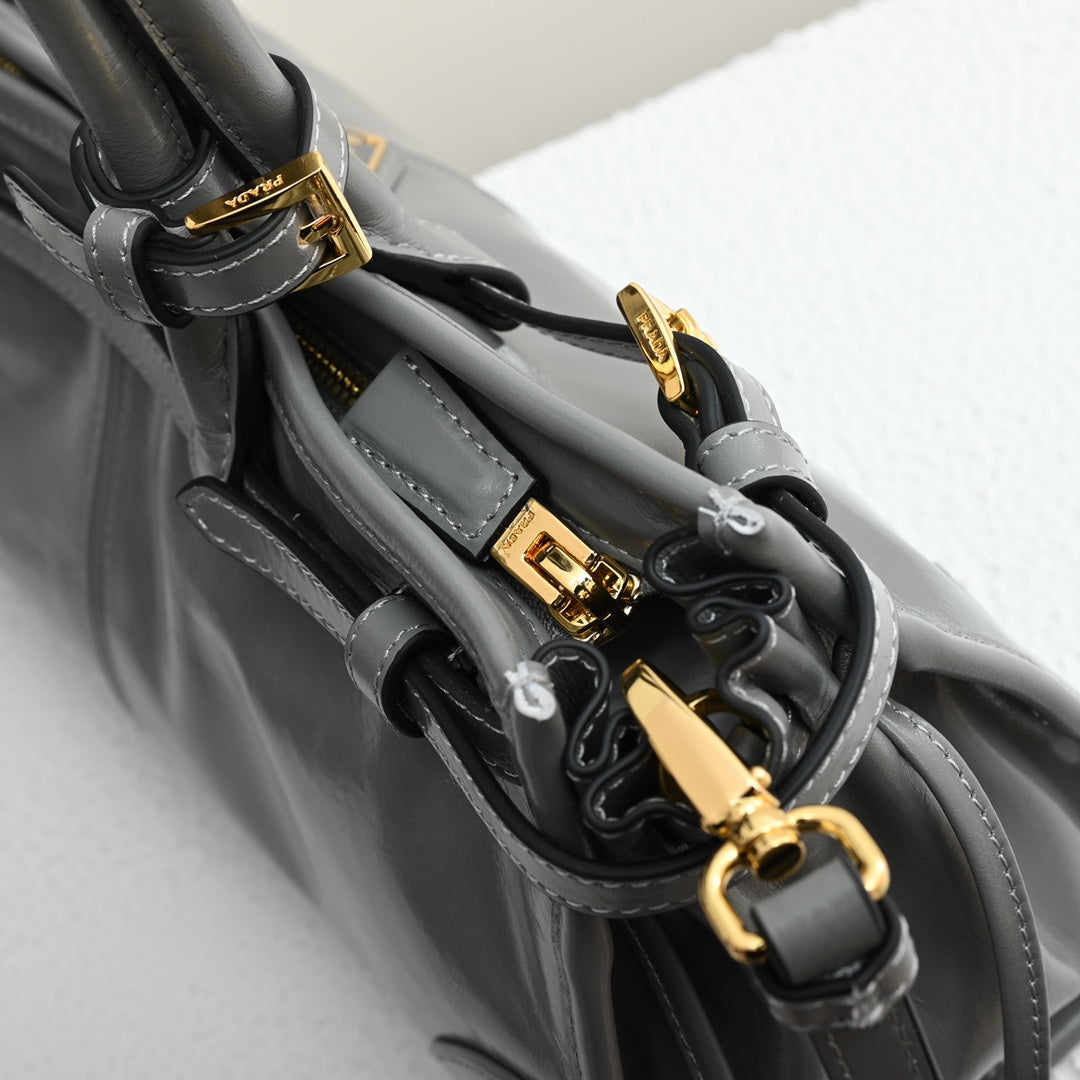 PD LuxSoft Medium leather handbag