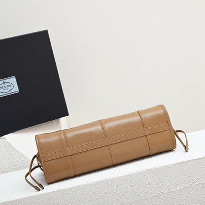 PD LuxSoft Medium leather handbag