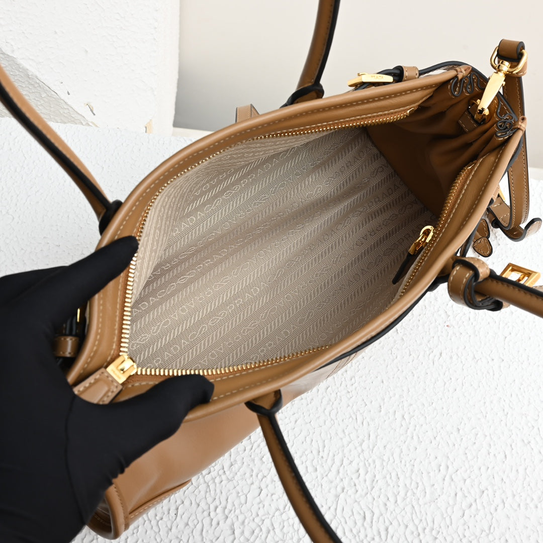 PD LuxSoft Medium leather handbag