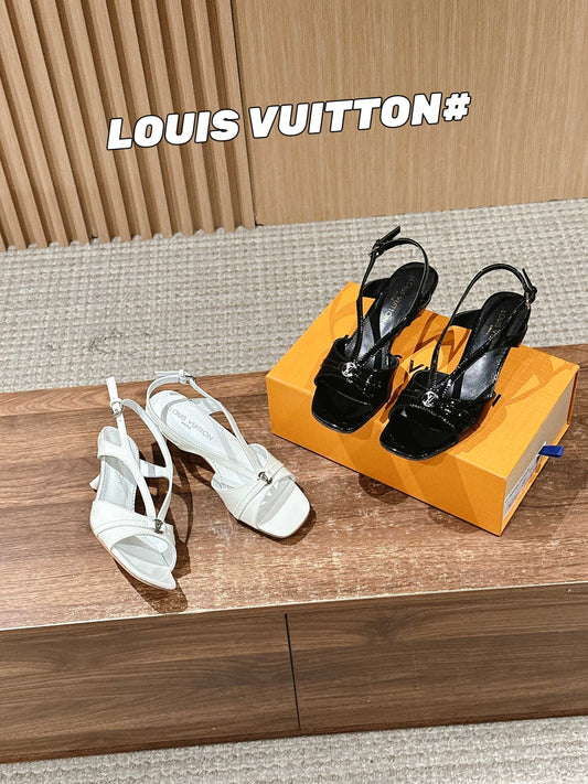 𝐋𝐎𝐔𝐈𝐒*New square buckle