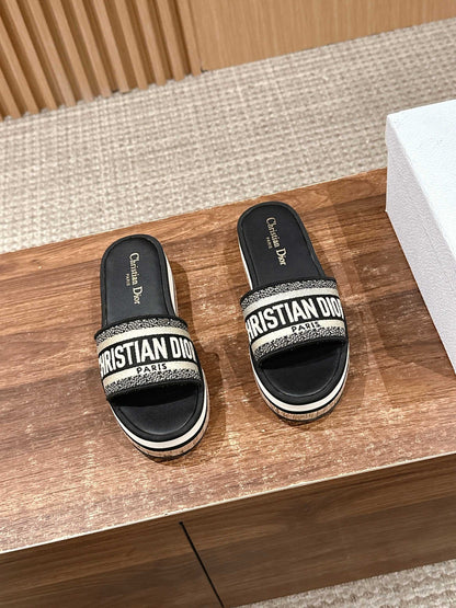 D*New thick-soled slippers