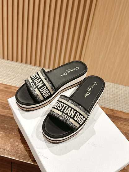 D*New thick-soled slippers