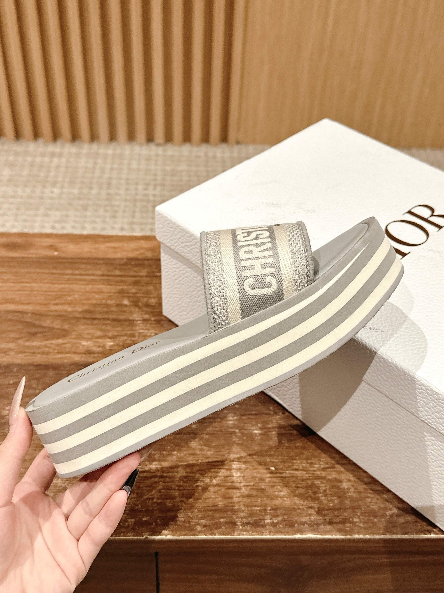 D*New thick-soled slippers