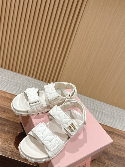 𝐌𝐈*𝐌𝐈* New sandals