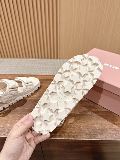 𝐌𝐈*𝐌𝐈* New sandals
