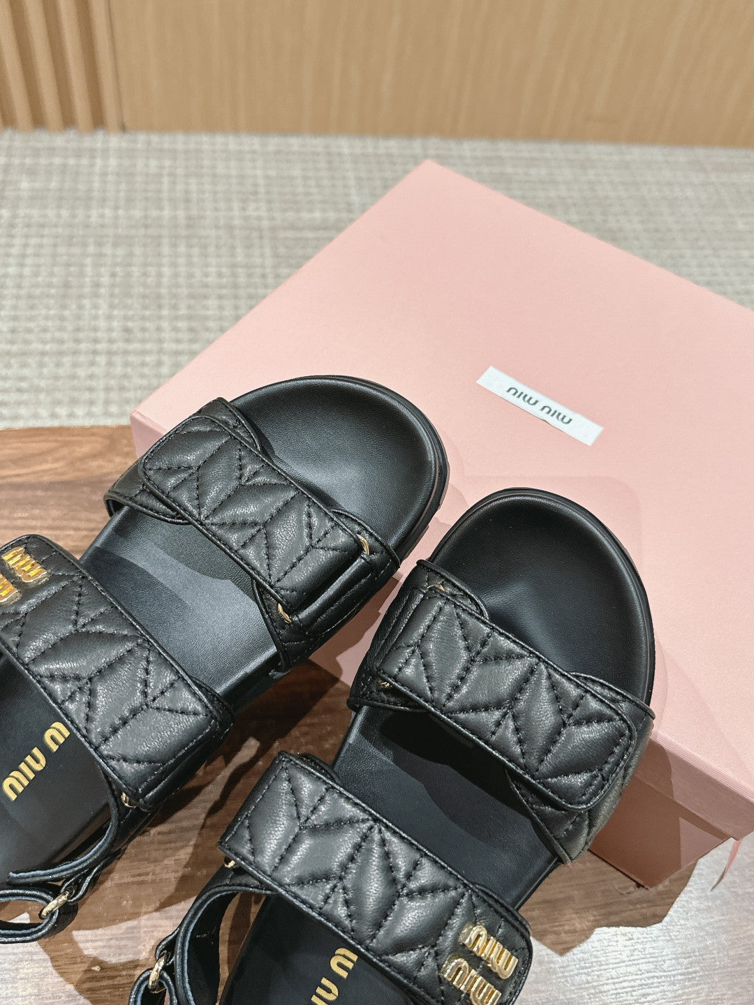 𝐌𝐈*𝐌𝐈* New sandals