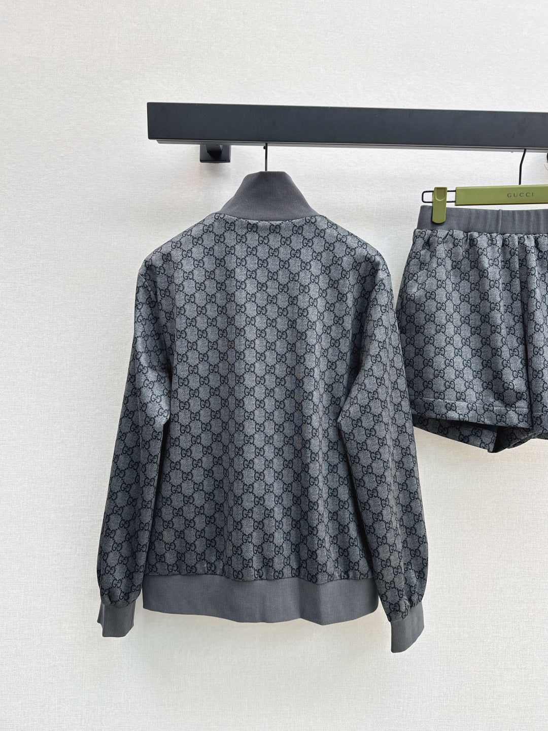 Guc 25fw sports suit