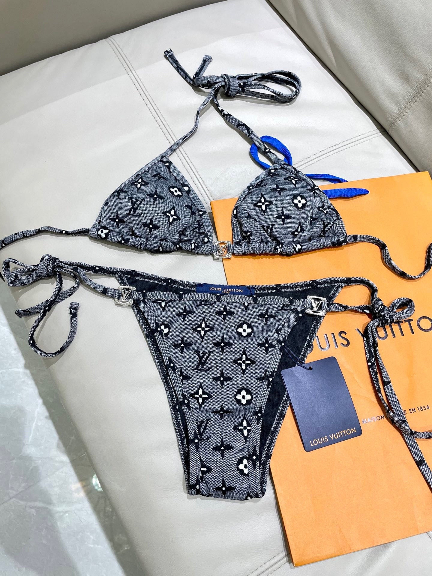 New style L swimsuit