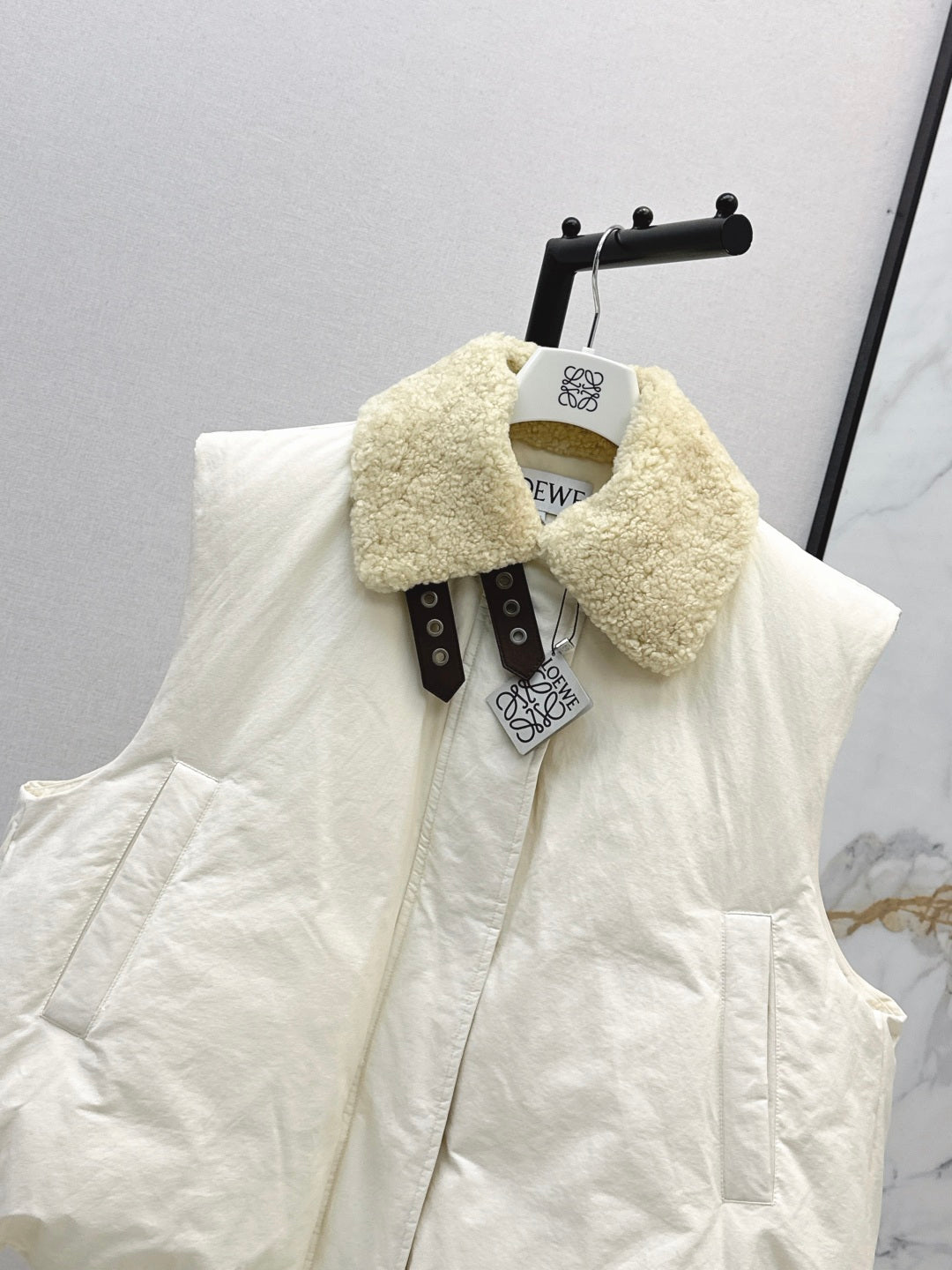 Loe New Vest down jacket