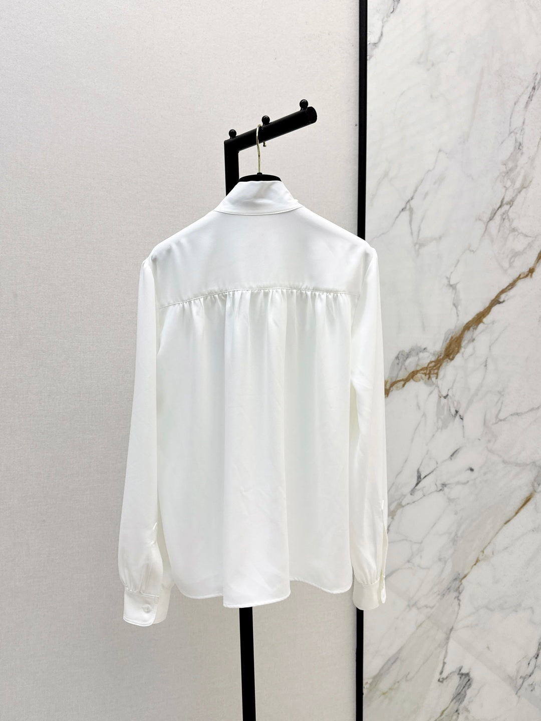 Louis  New ribbon shirt