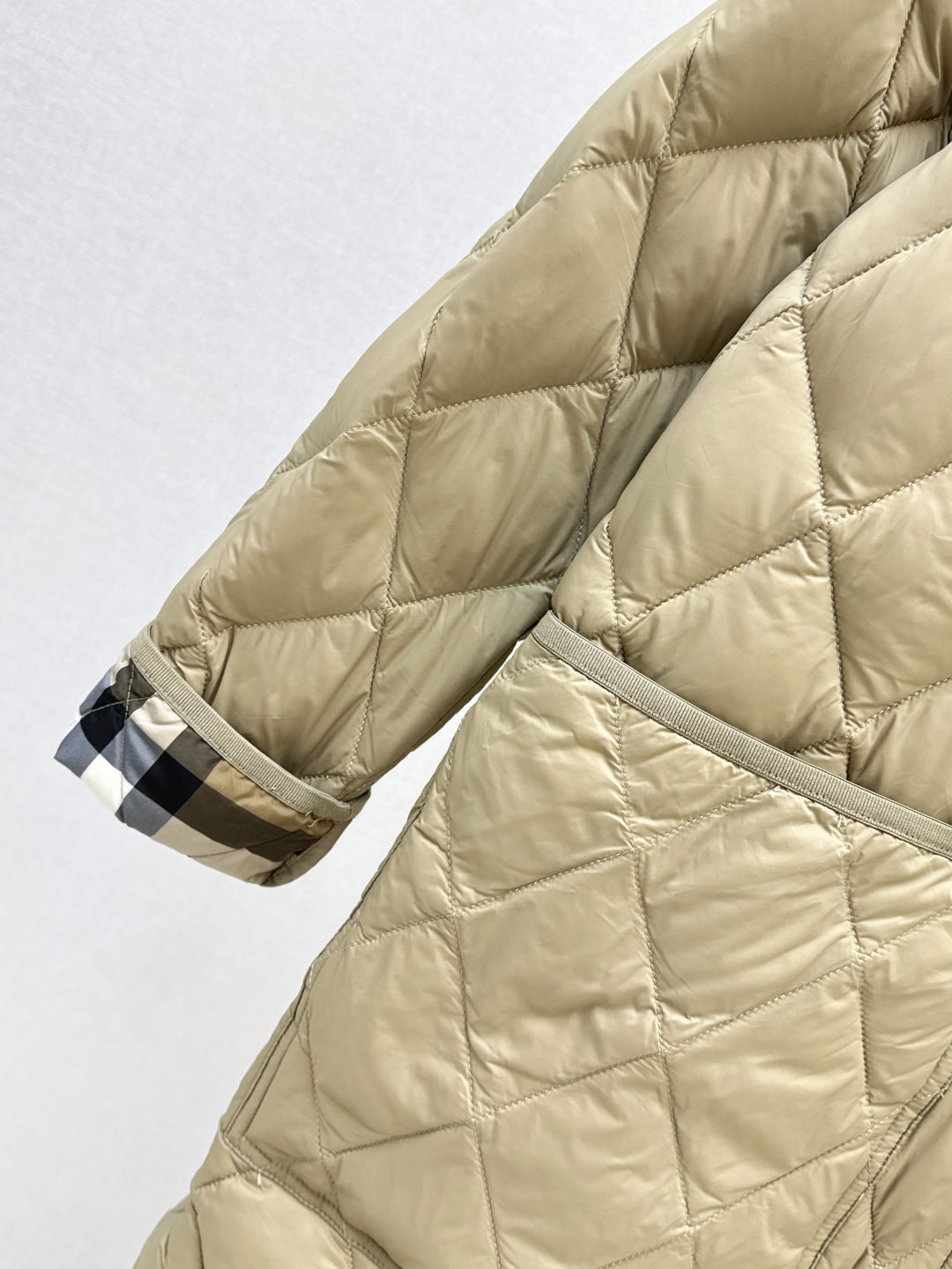 Bur New Diamond-patterned mid-length down jacket