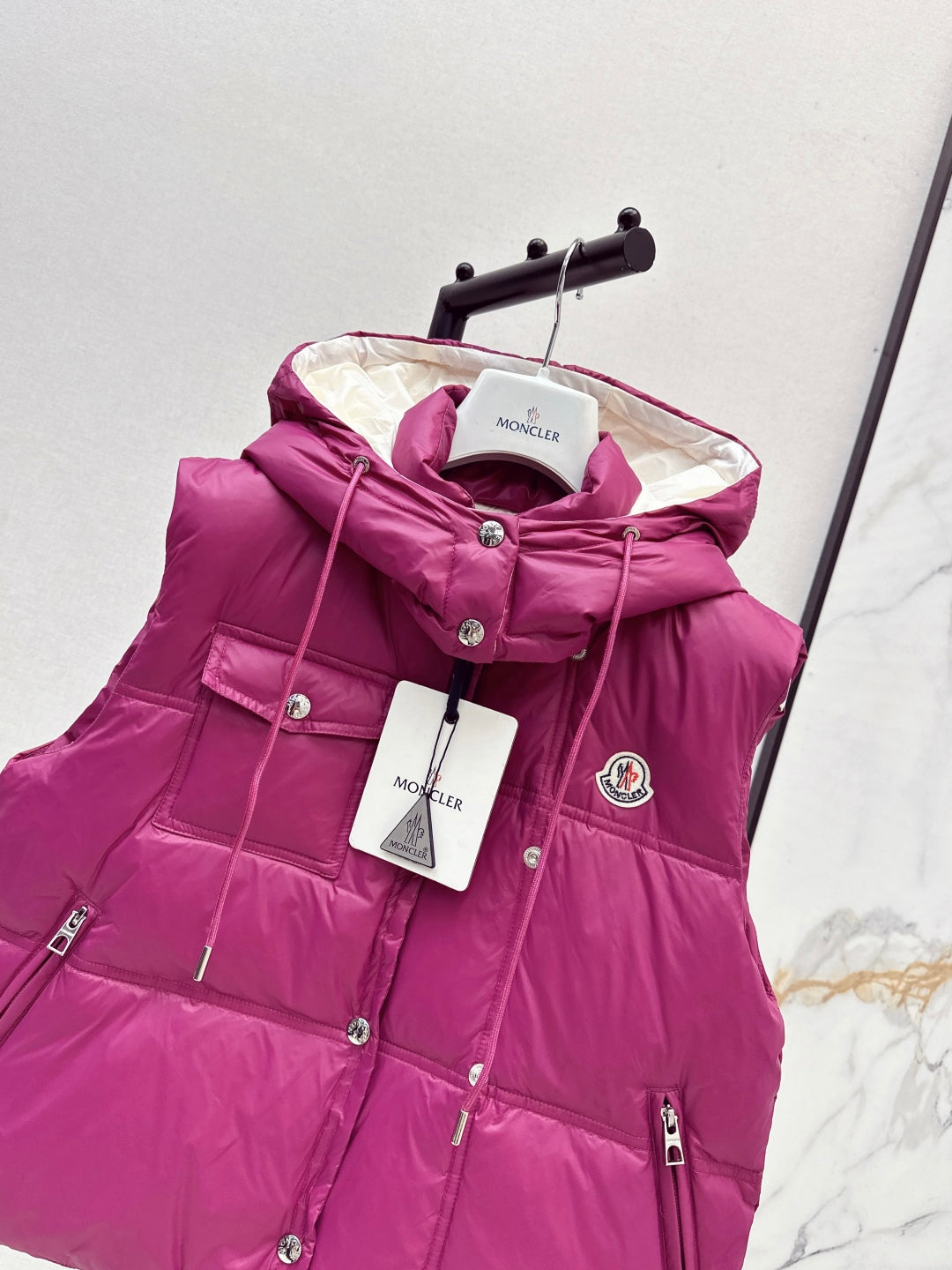 Monc  New Short stand collar down vest