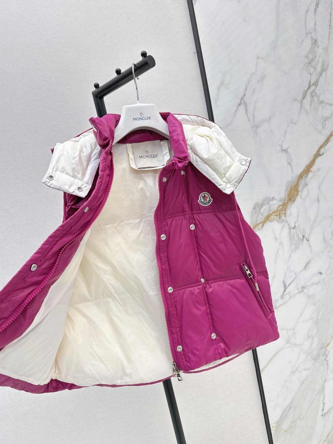 Monc  New Short stand collar down vest