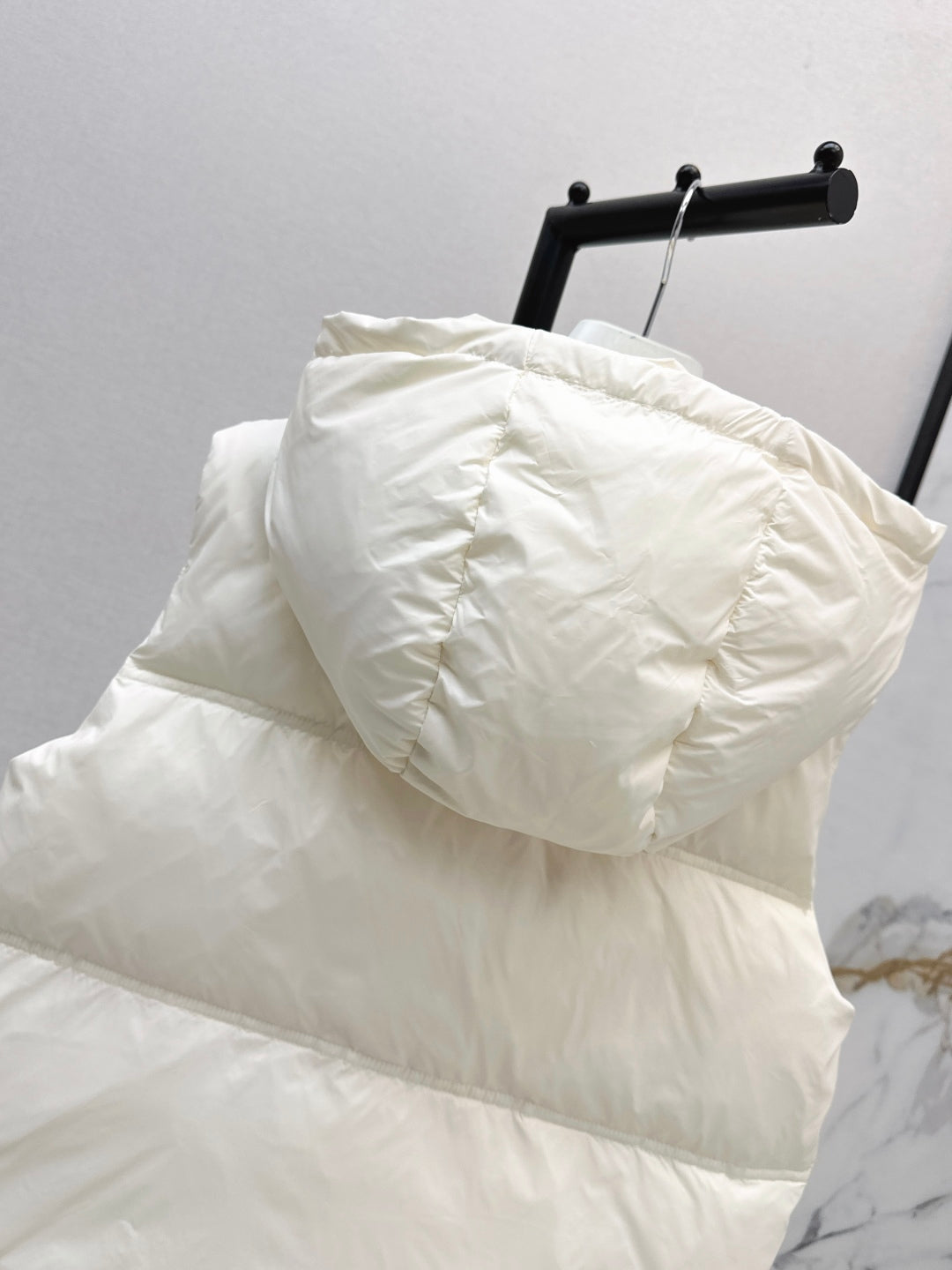 Monc  New Short stand collar down vest