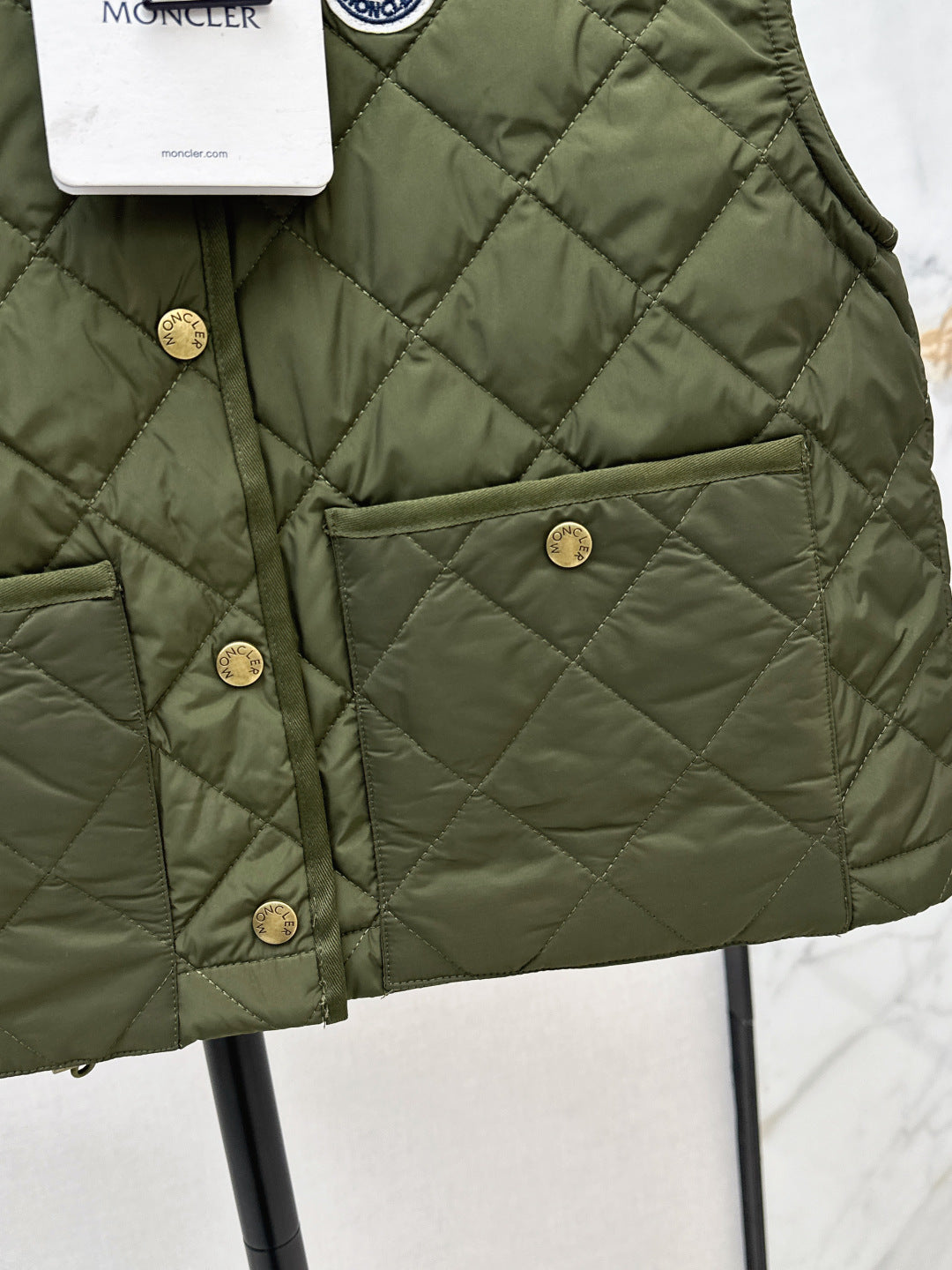 Monc  New Diamond-patterned lightweight lapel padded vest