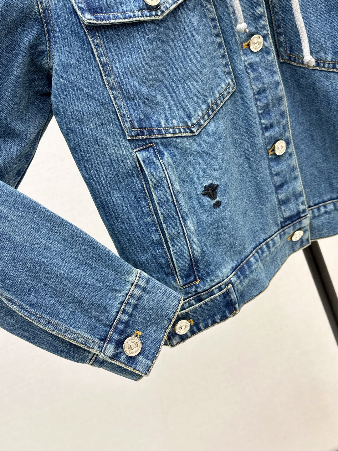 CD  New hooded jacket