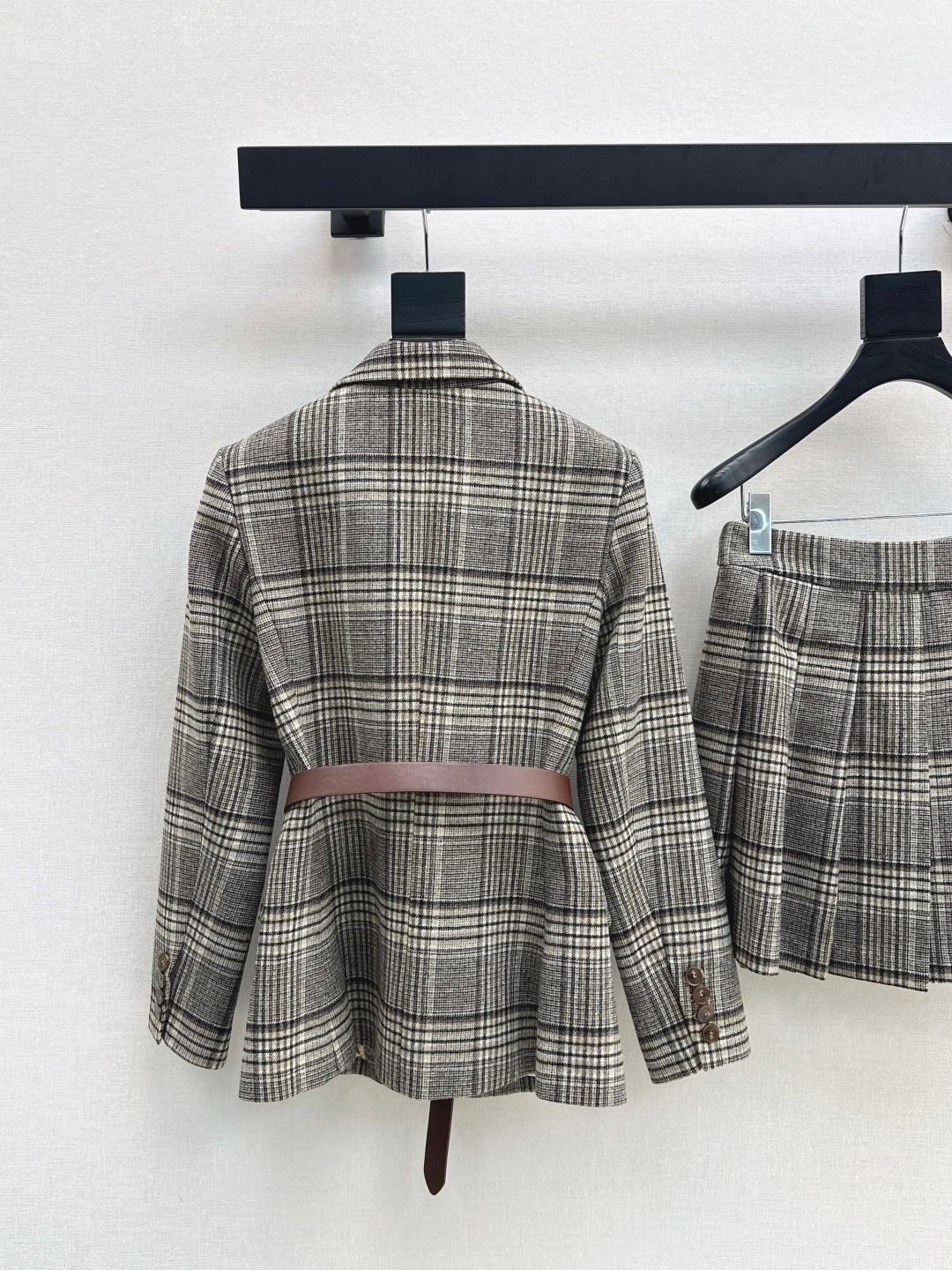 Brune New plaid suit